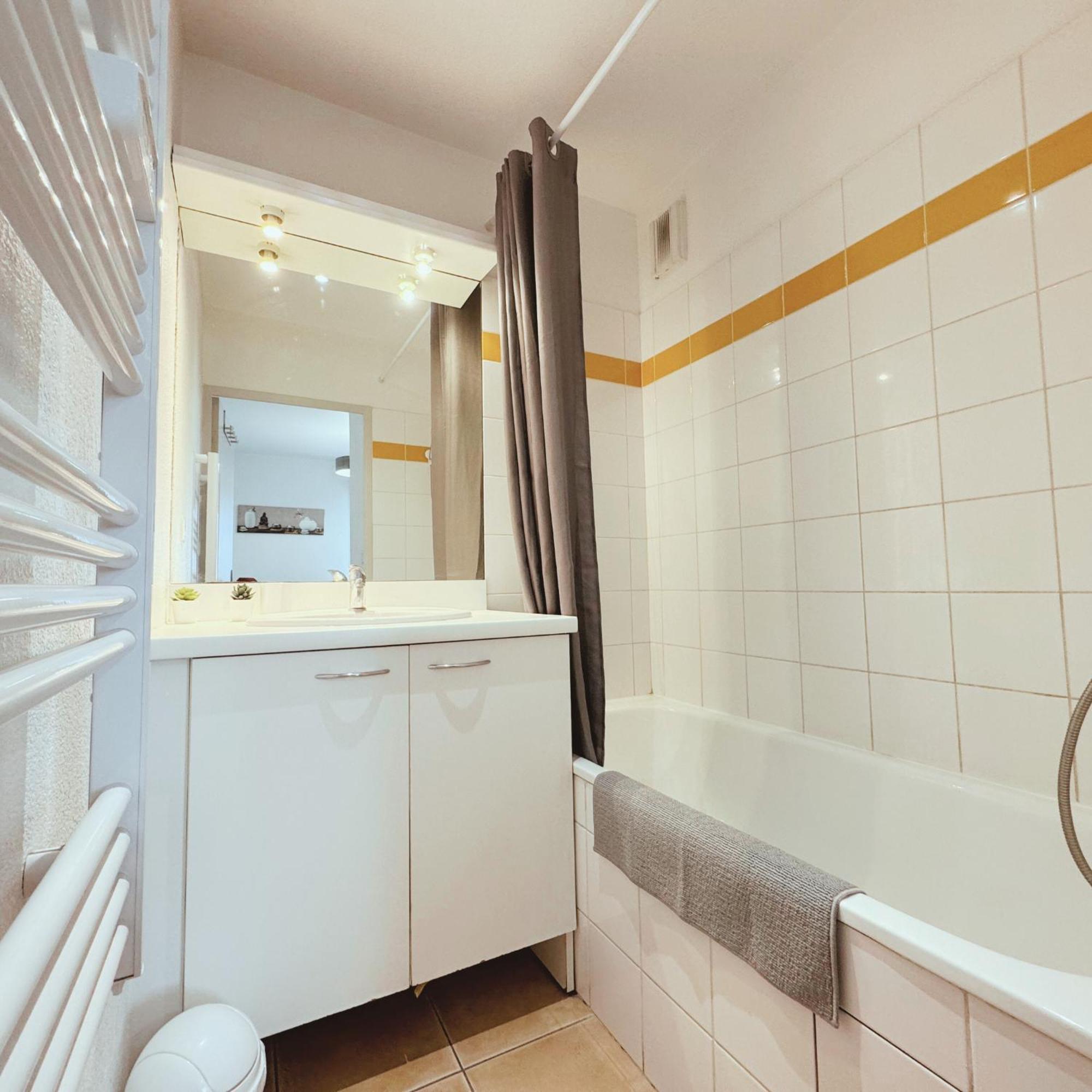 אביניון Appartement Residence Prive Avec Parking Wifi Clim Piscine מראה חיצוני תמונה